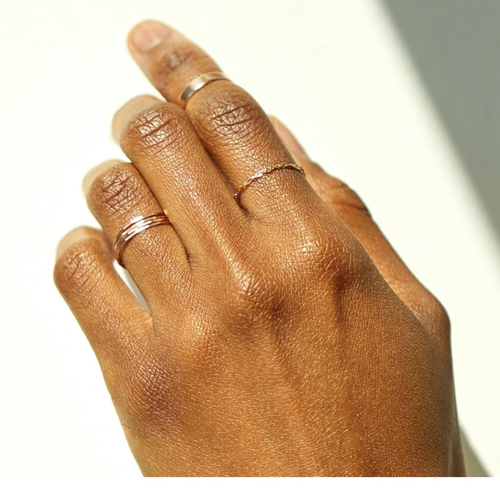 Catbird Classic Hammered Gold Ring Size 5 - Picture 4 of 5
